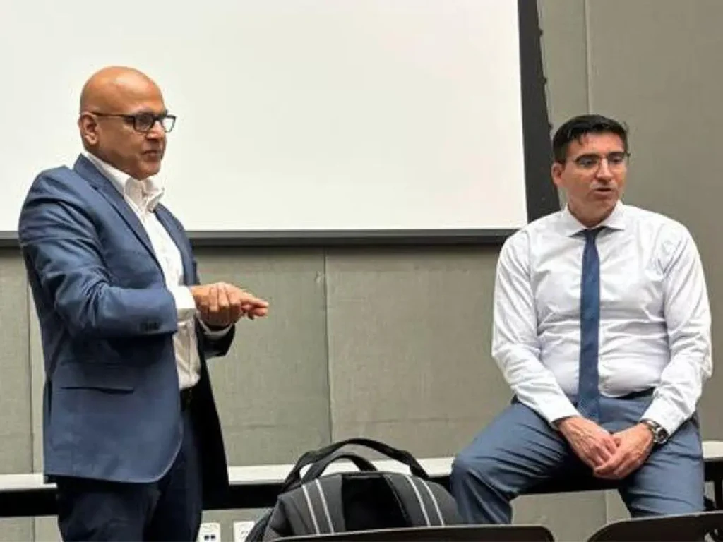 Pawan Singh e Fernando Palamone  – Mango Doc | Universidade de San Jose