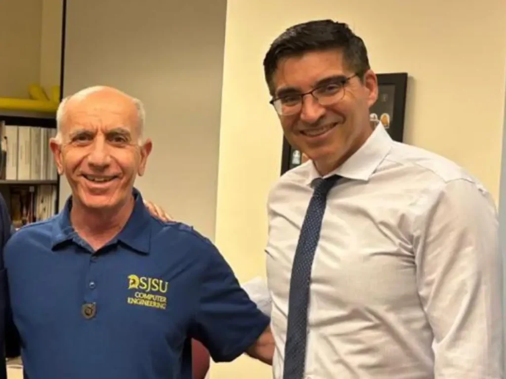 Fernando e Toby apresentam o Mango Doc 2 na Universidade de San Jose