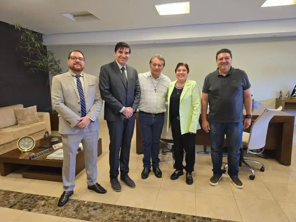 Ricardo Pimentel, Fernando Palamone, padre Osvaldo de Oliveira Rosa, Silvia Patriani e Fernando de Sá