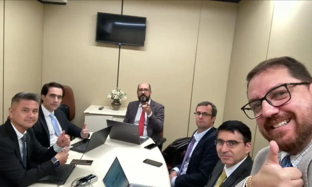 Reunião em Brasília - Ricardo Ishihara, João Colette, Rodrigo Pimentel, Danilo Trazzi, Fernando Palamone e Ricardo Pimentel.