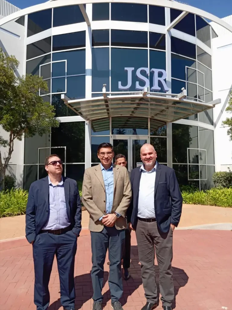 Ricardo Simões, Fernando Palamone e Alone Menegolo visitaram a sede da JSR nos Estados Unidos.
