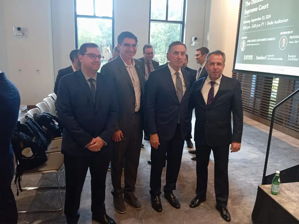 Ricardo Simões - Fernando Palomone – Ministro Luís Roberto Barroso – Fabricio Patriani